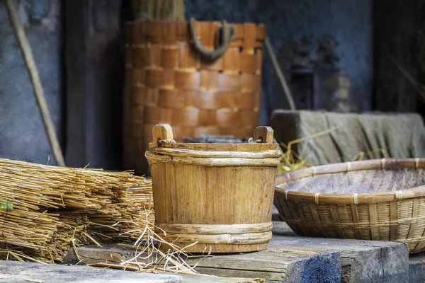 Antiguas cestas de paja en el campamento medieval — Foto de Stock