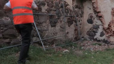 Oluşturucu bir çit getiriyor