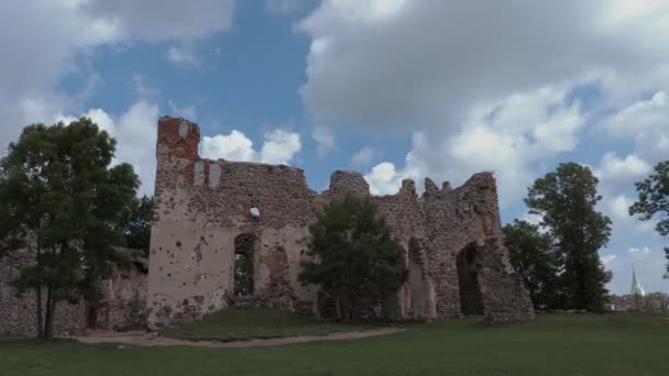 Ruïnes van het oude kasteel. Time-lapse — Stockvideo
