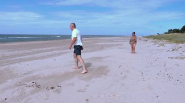 Kadın ve adam tarafından deniz faaliyetleri yapmak