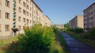 Terk edilmiş askeri kasaba yaz gün