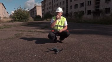 Volki tolki ve tablet Pc casus uçak yakınındaki işçi