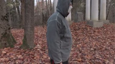 Korkunç Cadılar Bayramı maskesi ve pala Park korkutucu karakter