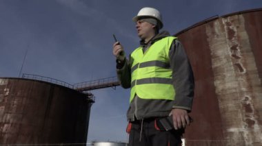 Volki tolki tankları yakınındaki üzerinde çalışan