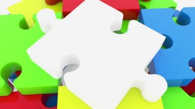 Puzzle parçaları birbiri üstüne yığılmış
