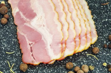 Biber, Kuru kekik ile domuz jambon