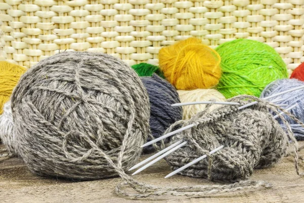 Woolen Balls Needles Basket Background — Stock Photo, Image