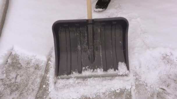 Cámara Enfocada Pala Nieve Movimiento — Vídeo de stock