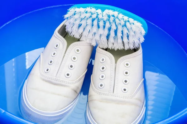 Wassen Van Witte Sneakers Achtergronden — Stockfoto