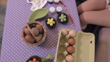 Tablo Easter ile kadına süslemeler yumurta