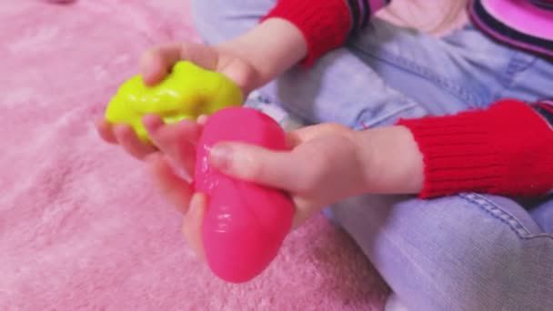 Little Girl Keeping Two Pieces Slime — Stock Video