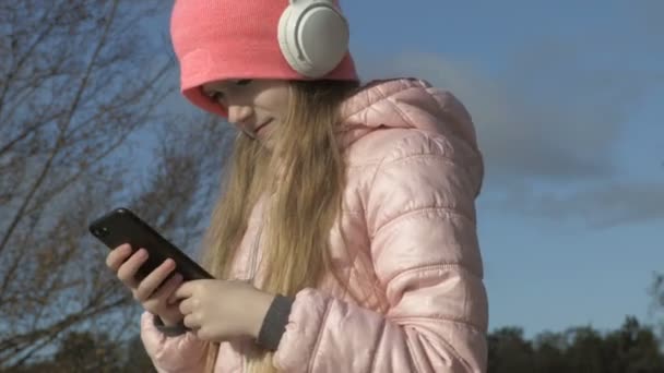 Cute Small Girl Headphones Listening Music Outdoor — Stock Video