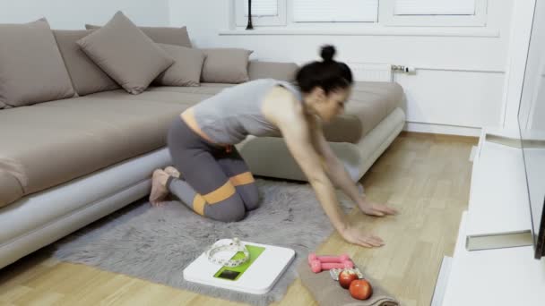 Femme Essayer Faire Exercice Pour Perdre Poids — Video