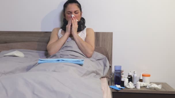 Niezdrowa Piękna Kobieta Bólem Gardła Kaszel Przeziębienie Grypa — Wideo stockowe