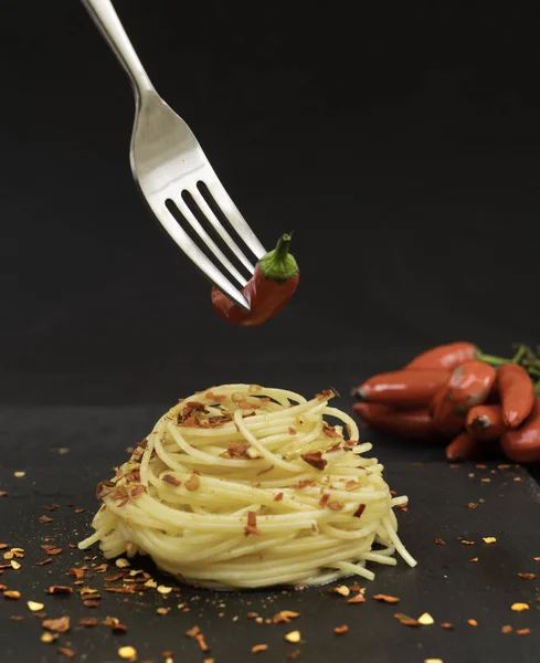 Spagetti Sarımsak Yağ Biber Ile — Stok fotoğraf