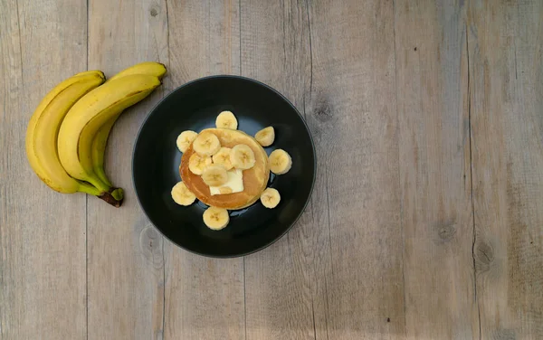 Pila Pancake Con Sciroppo Acero Banane — Foto Stock