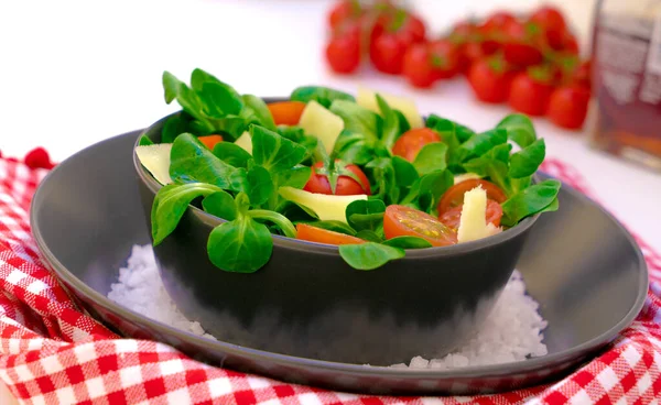 Salada Fresca Com Tomate Grão Parmesão — Fotografia de Stock