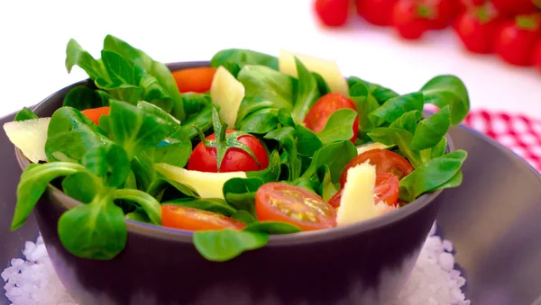 Salada Fresca Com Tomate Grão Parmesão — Fotografia de Stock