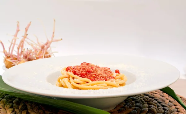 Spaghetti Mit Tomatensauce Und Parmesan — Stockfoto