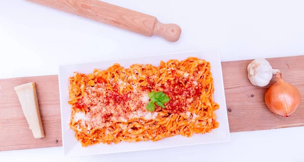 Pastas Italianas Con Salsa Tomate Queso Parmesano Rallado — Foto de Stock