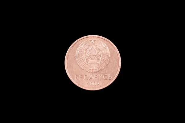 Vitryska två kopek mynt på svart — Stockfoto