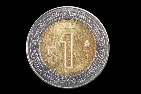멕시코 1 페소 동전 블랙에 가까이 — 스톡 사진
