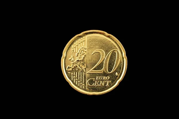 Une pièce de vingt centimes d'euro sur noir — Photo