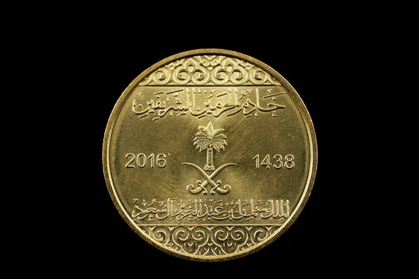 Super Macro Image Gold Saudi Arabian Coin Isolated Black Background — Stock Photo, Image