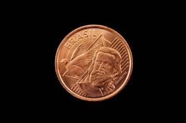 Siyah bir arka plan üzerinde izole bir 5 centavo Brezilyalı madalyonun bir super makro görüntü