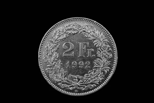 Makrobild Einer Schweizer Franken Münze Isoliert Auf Schwarzem Hintergrund — Stockfoto