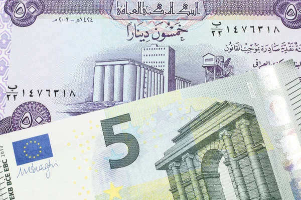 Billete Cincuenta Dinares Púrpura Irak Cierra Con Billete Cinco Euros — Foto de Stock