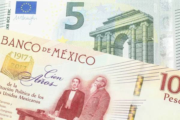 Ett Hundra Mexikanska Peso Bill Sköt Makro Med Fem Euro — Stockfoto