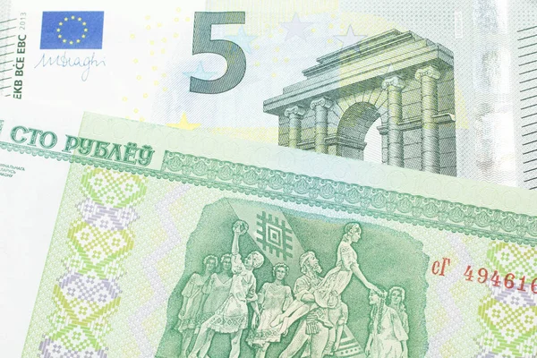 Зображення Яти Євронаціональних Банкнот Єврозони Європейського Союзу Стотисячною Банкнотою Білорусі — стокове фото