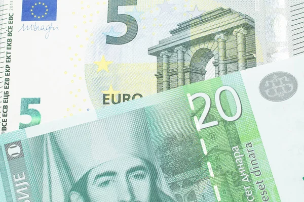 Банкнота Двадцать Сербских Динаров Крупным Планом Немецкой Банкнотой Пять Евро — стоковое фото