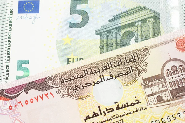 Billete Europeo Cinco Euros Azul Verde Con Billete Cinco Dirham — Foto de Stock