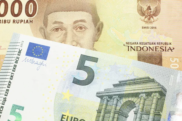 Banconota Arancio Cinquemila Rupie Indonesiane Con Banconota Cinque Euro — Foto Stock