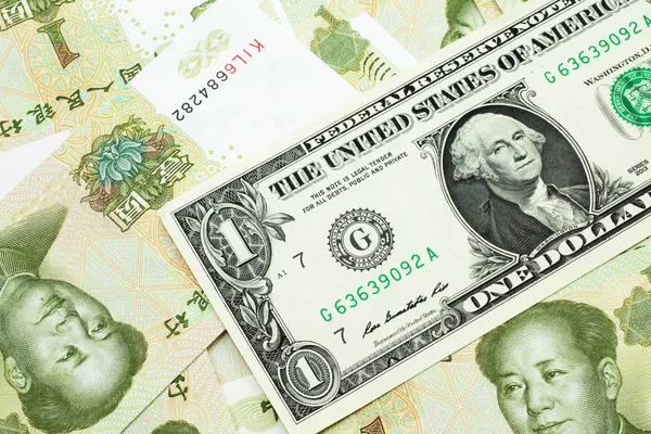 美国一元钞票宏观上与中国一元钞票的缩影 — 图库照片