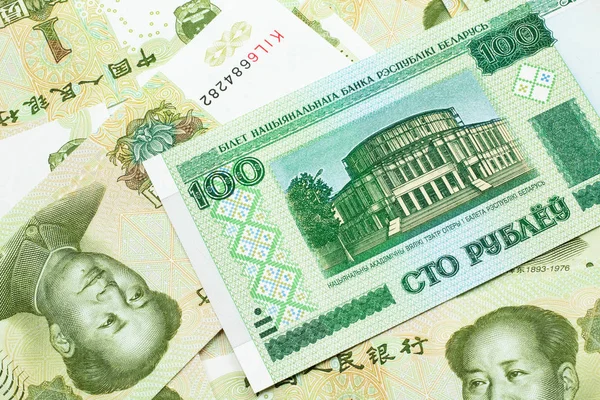 Uma Nota Banco Cem Rublos Verde Bielorrússia Uma Cama Notas — Fotografia de Stock