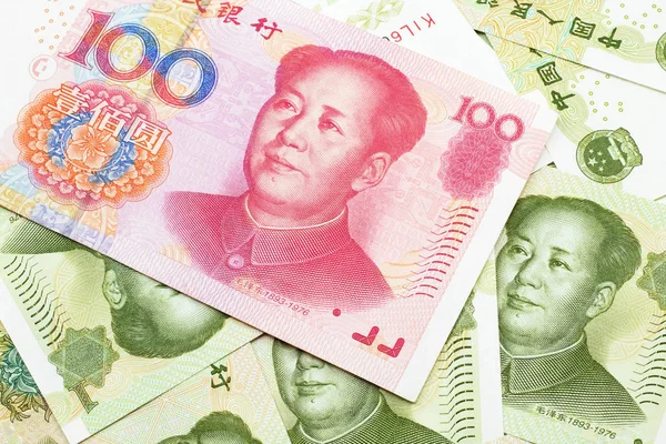 Zbliżenie Wizerunek Czerwonego Sto Chińskiego Juana Banknot Zbliżenie Tle Zieleni — Zdjęcie stockowe