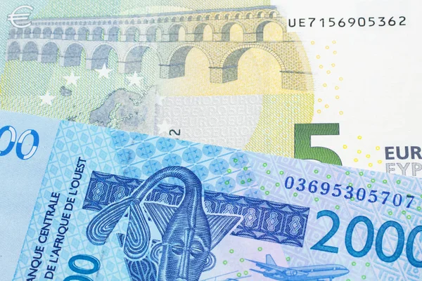 Nahaufnahme Einer Blauen Westafrikanischen Franc Banknote Mit Einem Fünf Euro — Stockfoto