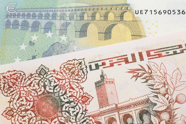 Una Banconota Duecento Dinari Algerini Beige Con Una Banconota Cinque — Foto Stock