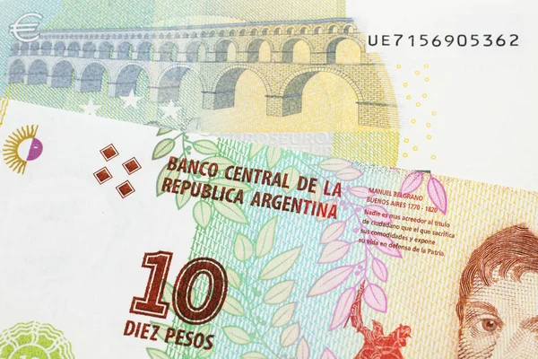 Десять Рахунків Песо Аргентини Закриті Макро Червоною Ятьма Євроєвропейською Банкнотою — стокове фото