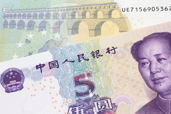 Зображення Банкноти Євро Єврозони Європейського Союзу Разом Банкнотою Юаней Китайської — стокове фото