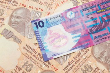 Renkli bir Hong Kong 'un 10 dolarlık makro banknotunun Hindistan' daki bir yatakta çekilmiş yakın plan resmi. 10 rupilik banknotlar.