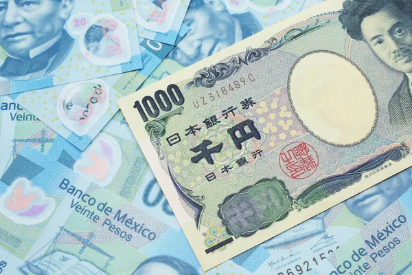 Makroda Meksika Pesosuyla Birlikte Bin Japon Yeni Banknot — Stok fotoğraf