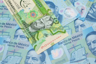 Türkmenistan 'dan bir manat banknotu Meksika' nın yirmi pezoluk banknotlarıyla birlikte makroda kapanıyor..