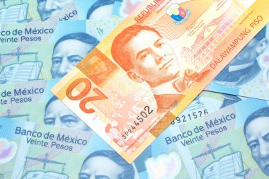 Filipinler 'den bir portakal rengi 20' lik banknot ve makroda 20 peso banknot.