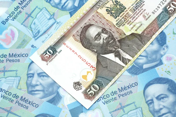 Зображення Кенійських Шилінгових Банкнот Макрос Мексиканськими Песо Банкнотами — стокове фото