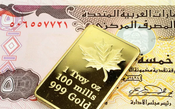 Makró Kép Egy Dináros Bankjegyről Egyesült Arab Emírségekből Aranyrúddal Közelről — Stock Fotó