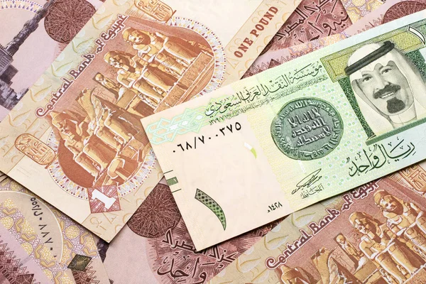 Zbliżenie Wizerunek Jednego Wiernego Banknotu Bankowego Arabii Saudyjskiej Tle Egipskich — Zdjęcie stockowe